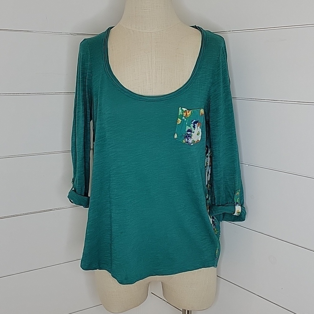 BOUTIQUE medium aqua floral tee shirt/blouse